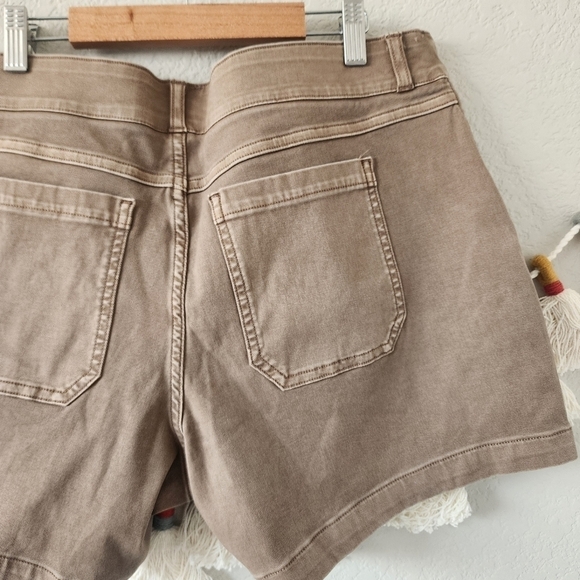 Spanx Twill Pull On Stretch Shorts Khaki Brown Comfort Slimming Casual XL - Picture 9 of 11